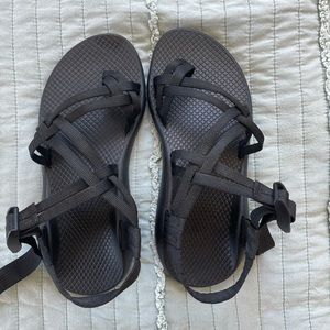 Women’s Chacos sandals with toe loop!